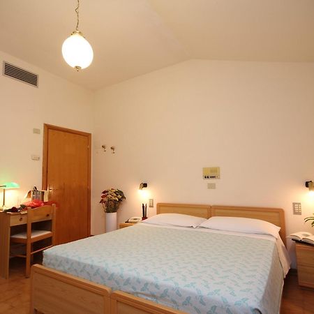 Hotel Villa Luca Chianciano Terme Pokój zdjęcie